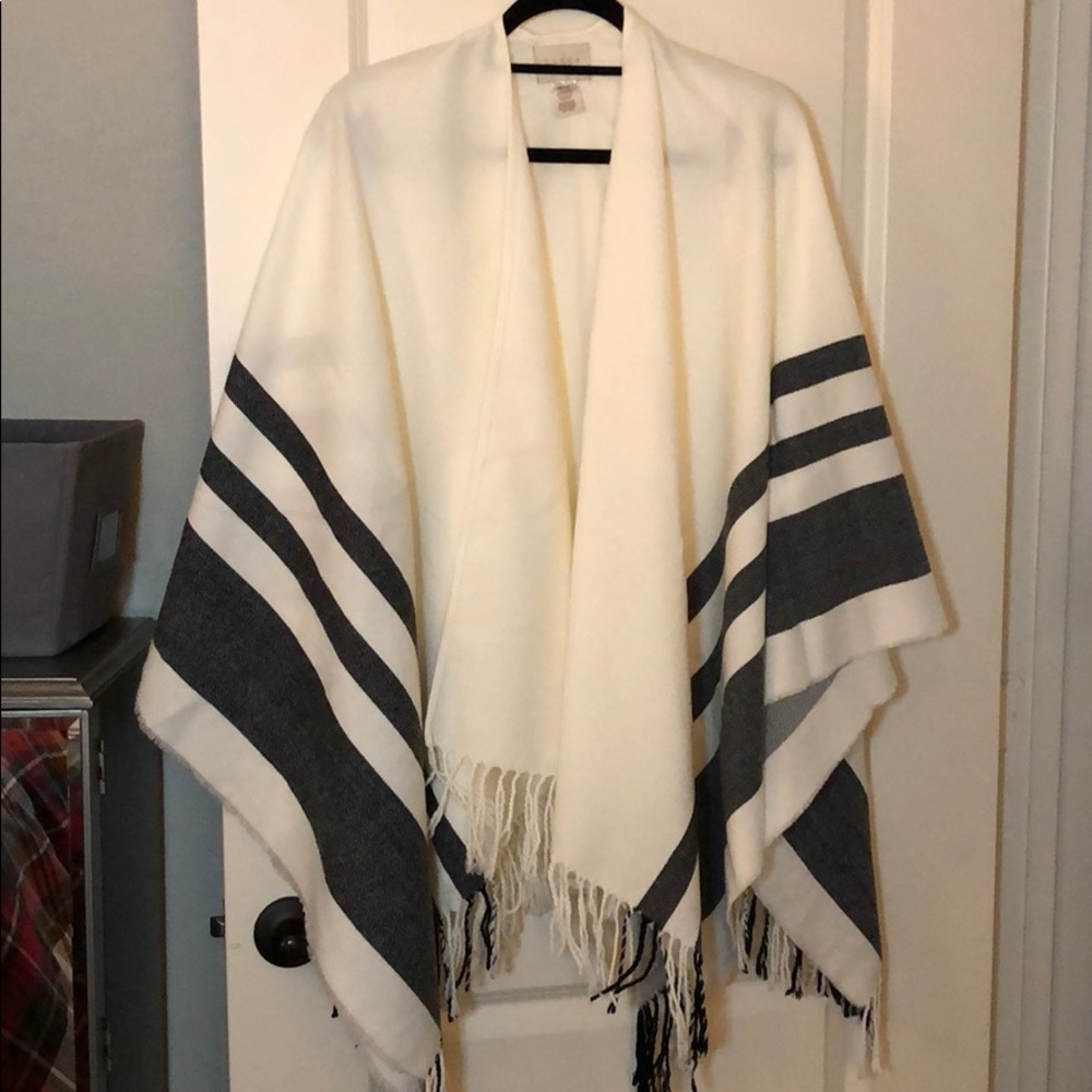 Hinge Poncho